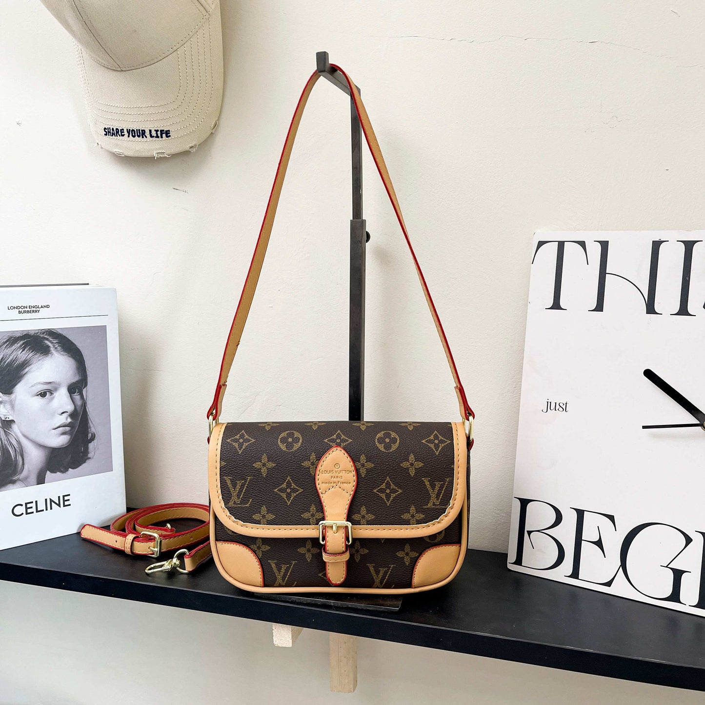 Vintage-Inspired Box Hand bag