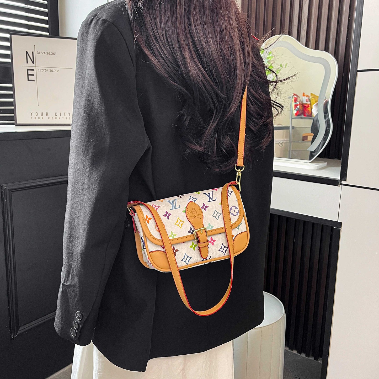Vintage-Inspired Box Hand bag