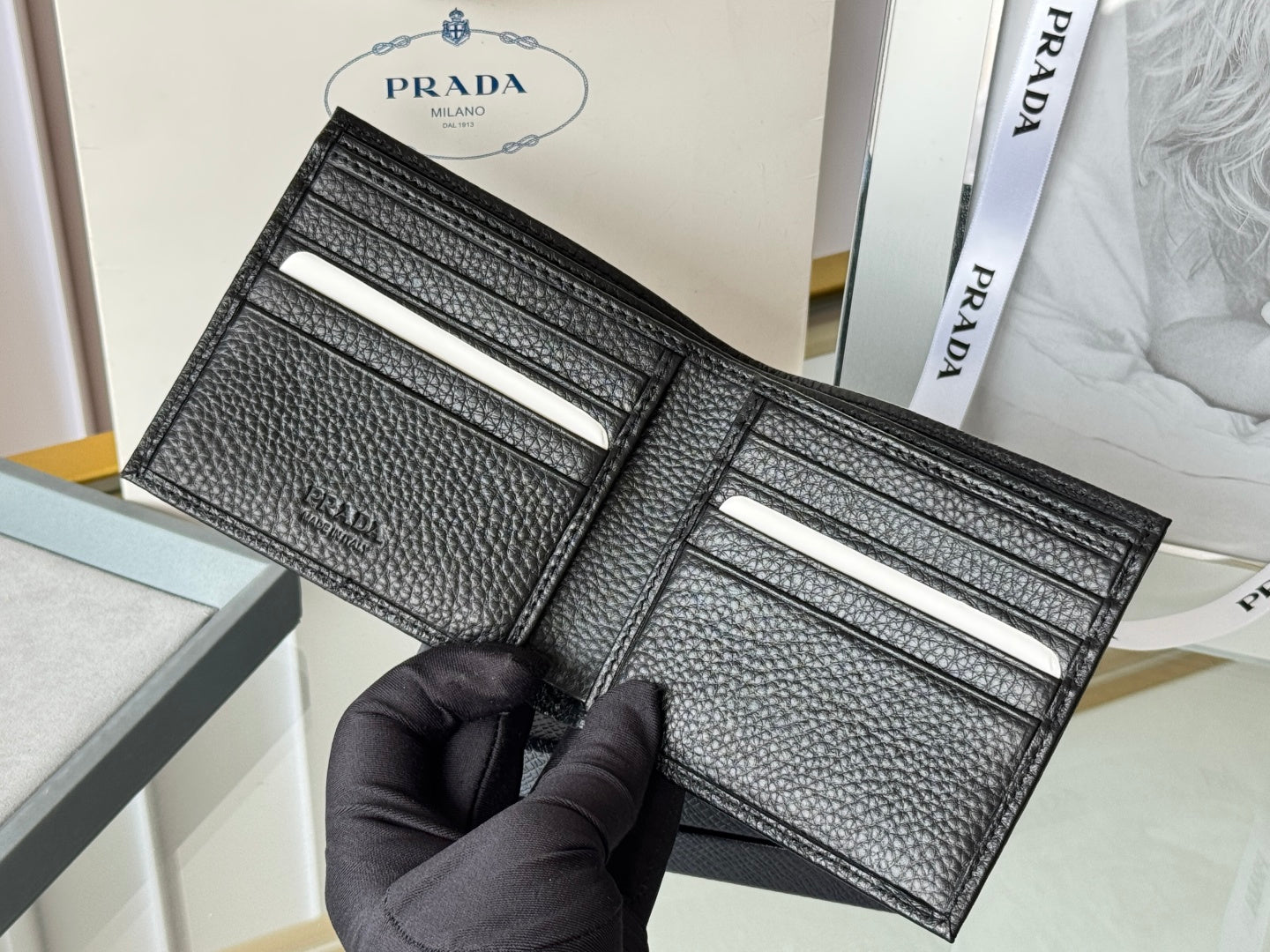 Pra 2M0513 Logo-Stamp Wallet 11cm Black lychee-grained cowhide