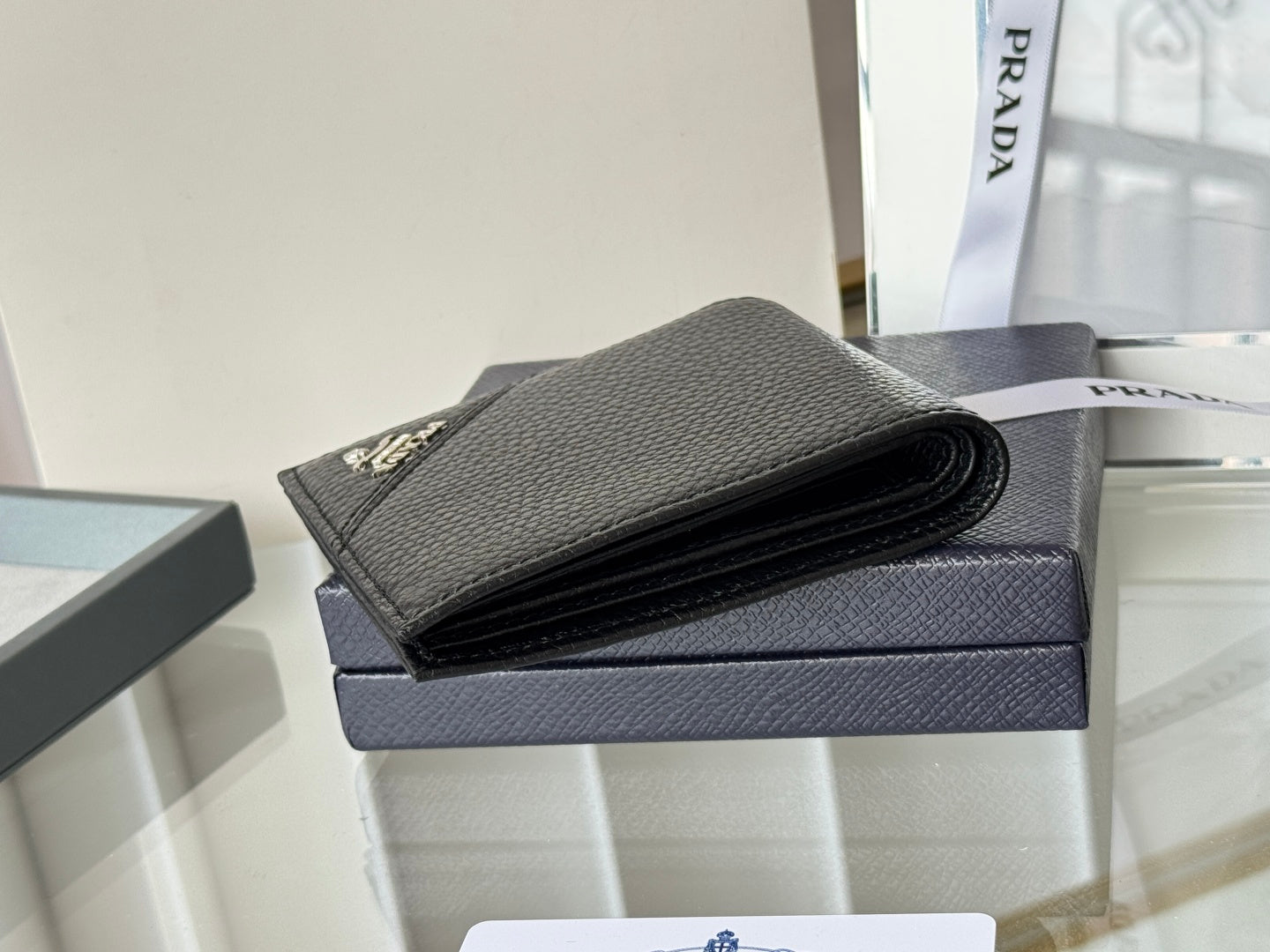Pra 2M0513 Logo-Stamp Wallet 11cm Black lychee-grained cowhide
